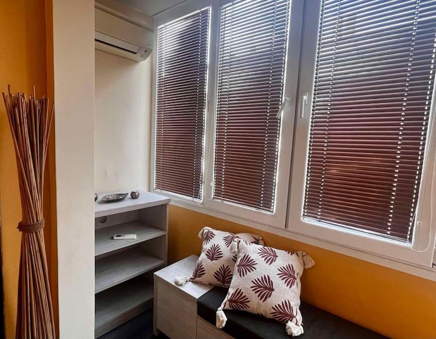Cozy 2Br Oasis In Central Burgas ภายนอก รูปภาพ